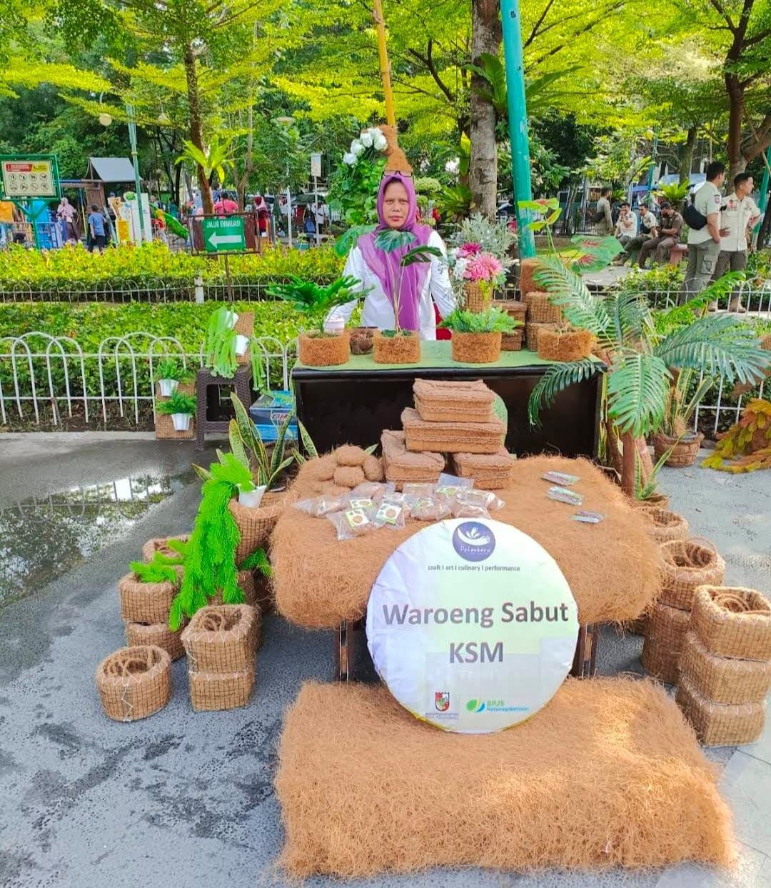 KERAJINAN SABUT KELAPA RIAU