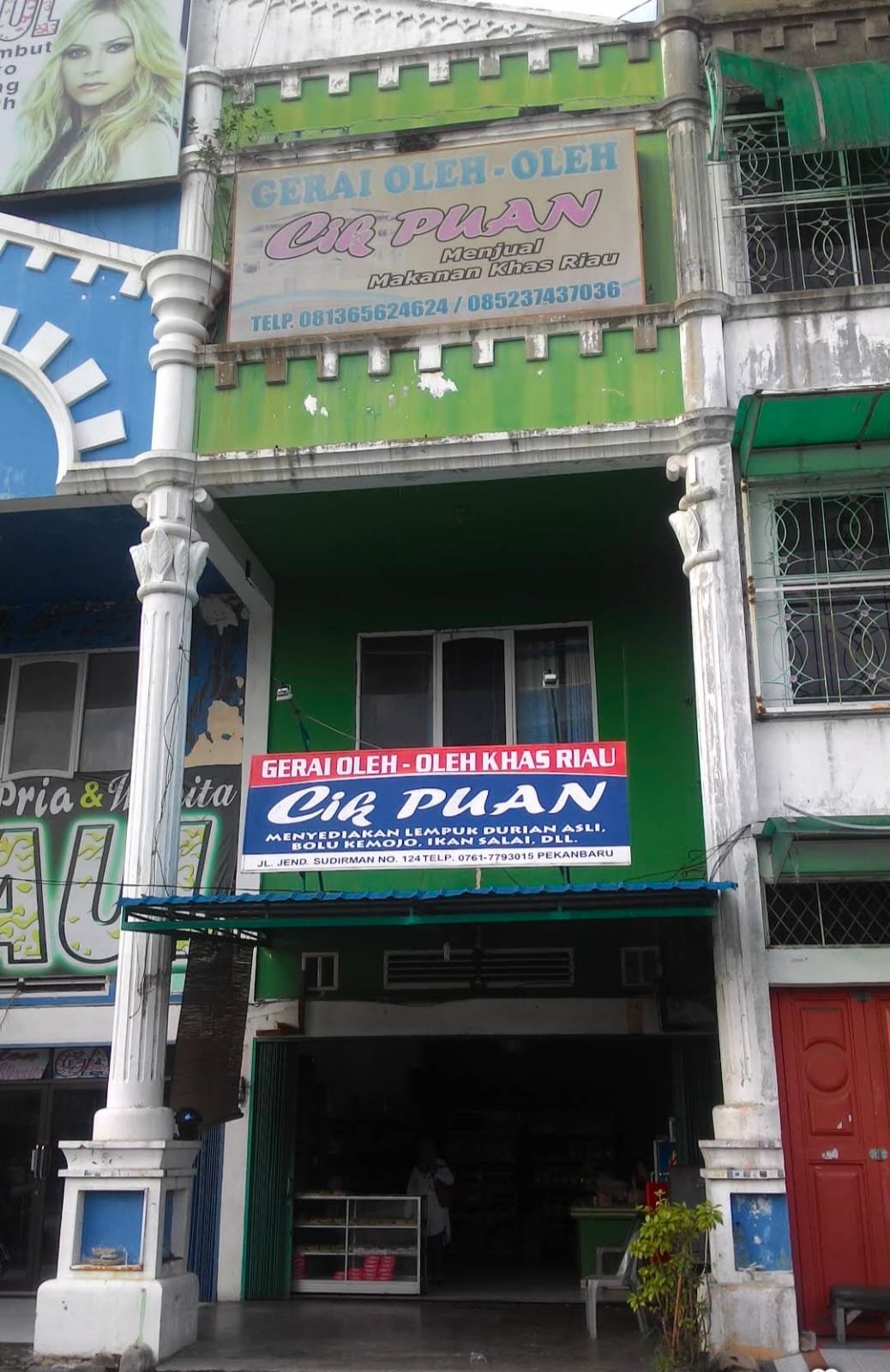 CIK PUAN OLEH OLEH